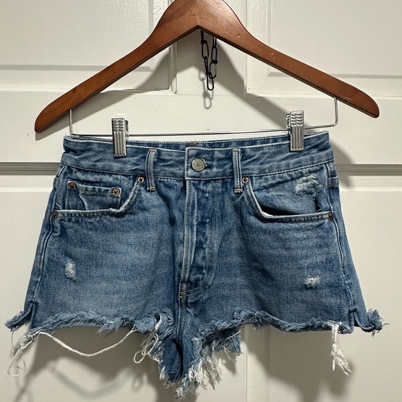 GRLFRND Cindy High Rise Distressed Denim Shorts size 26 - Picture 2 of 5